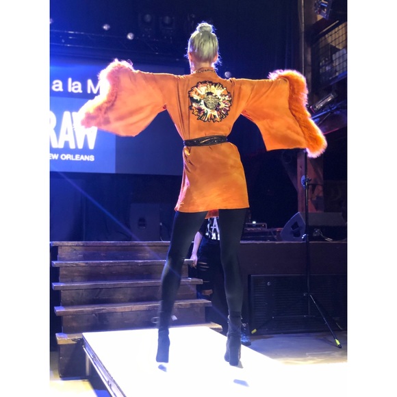 Meet your Posher Ellen - Picture 3 of 8